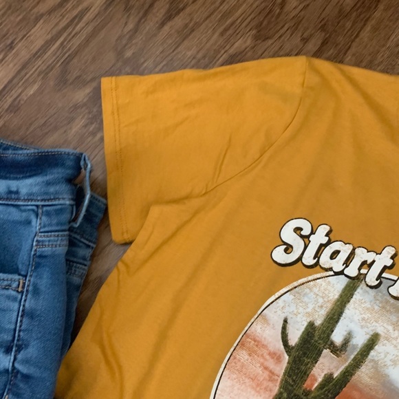 Coco and Main graphic tee - Picture 8 of 9